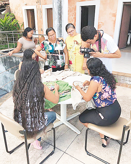 Bordadeiras se reuniram e fundaram Associação Pontos e Contos que fortaleceu atividade